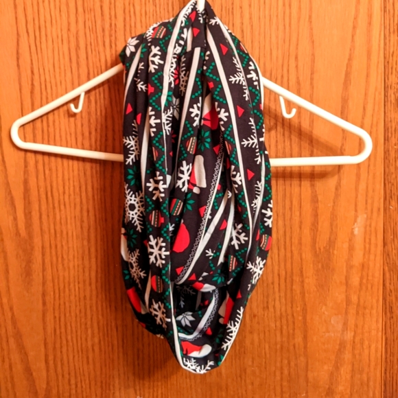 Christmas Infinity Scarf - Picture 1 of 3